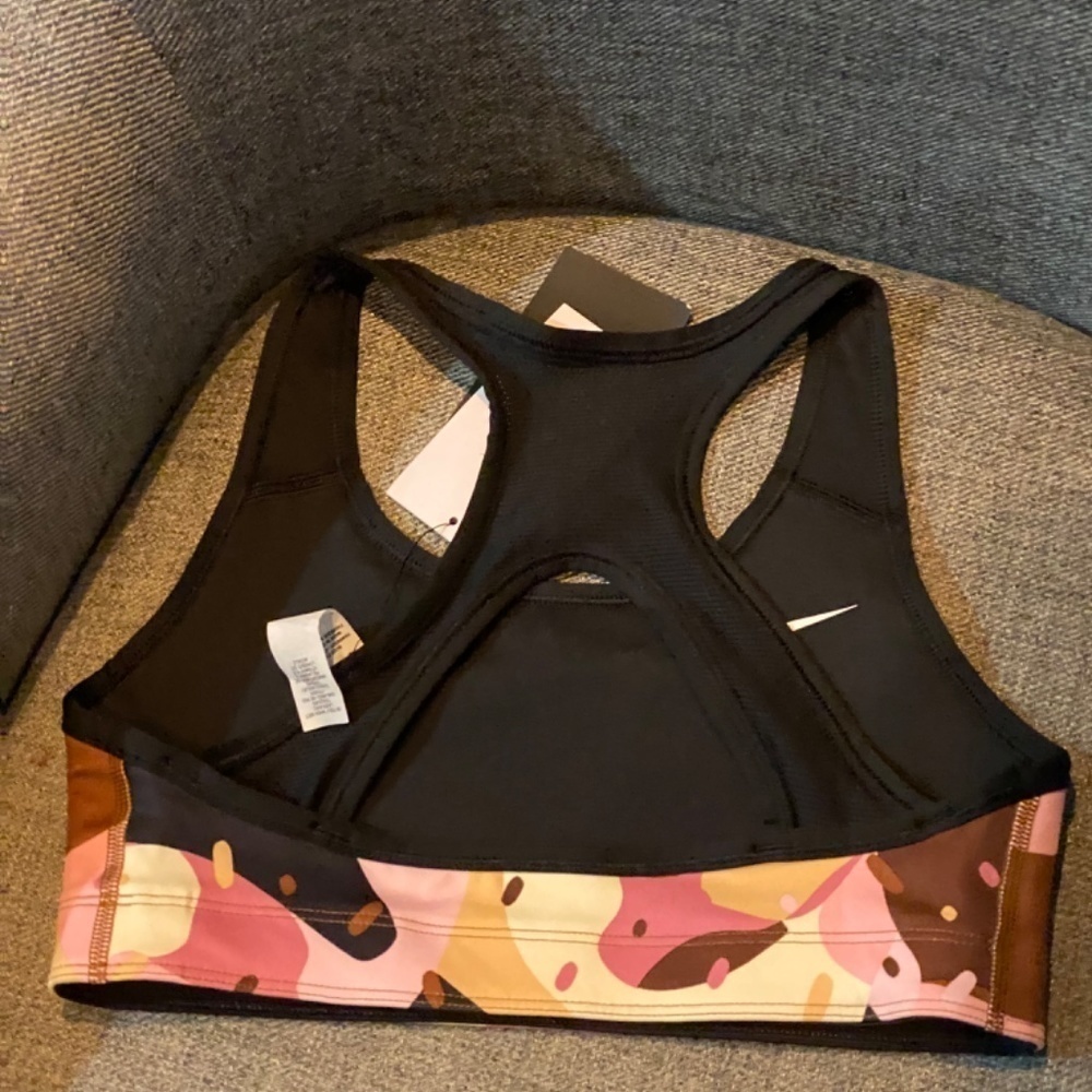 NWT Nike reversible sports bra - Picture 3 of 7